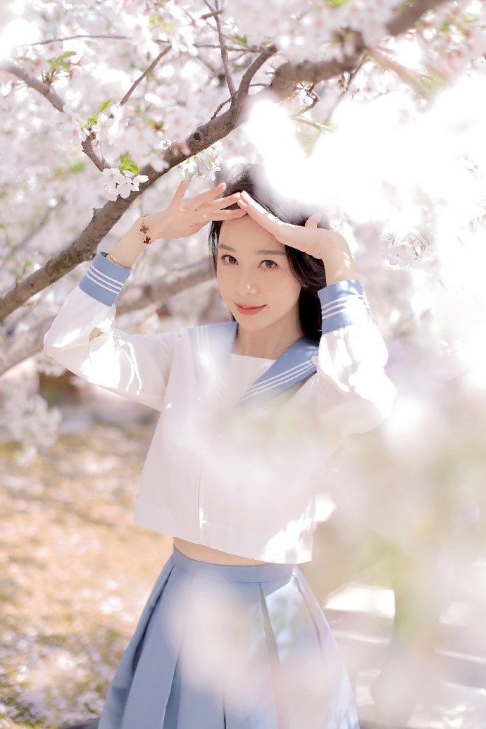 谢贤前女友CoCo账号头像变黑引发网友感慨